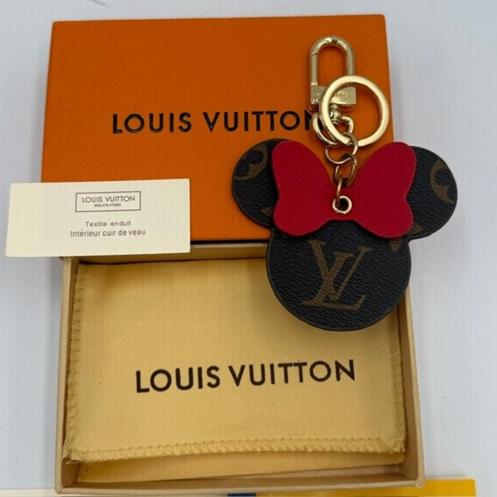 Louis Vuitton Monogram World Tour Minnie Mouse Charm and Key Holder - Picture 3 of 10